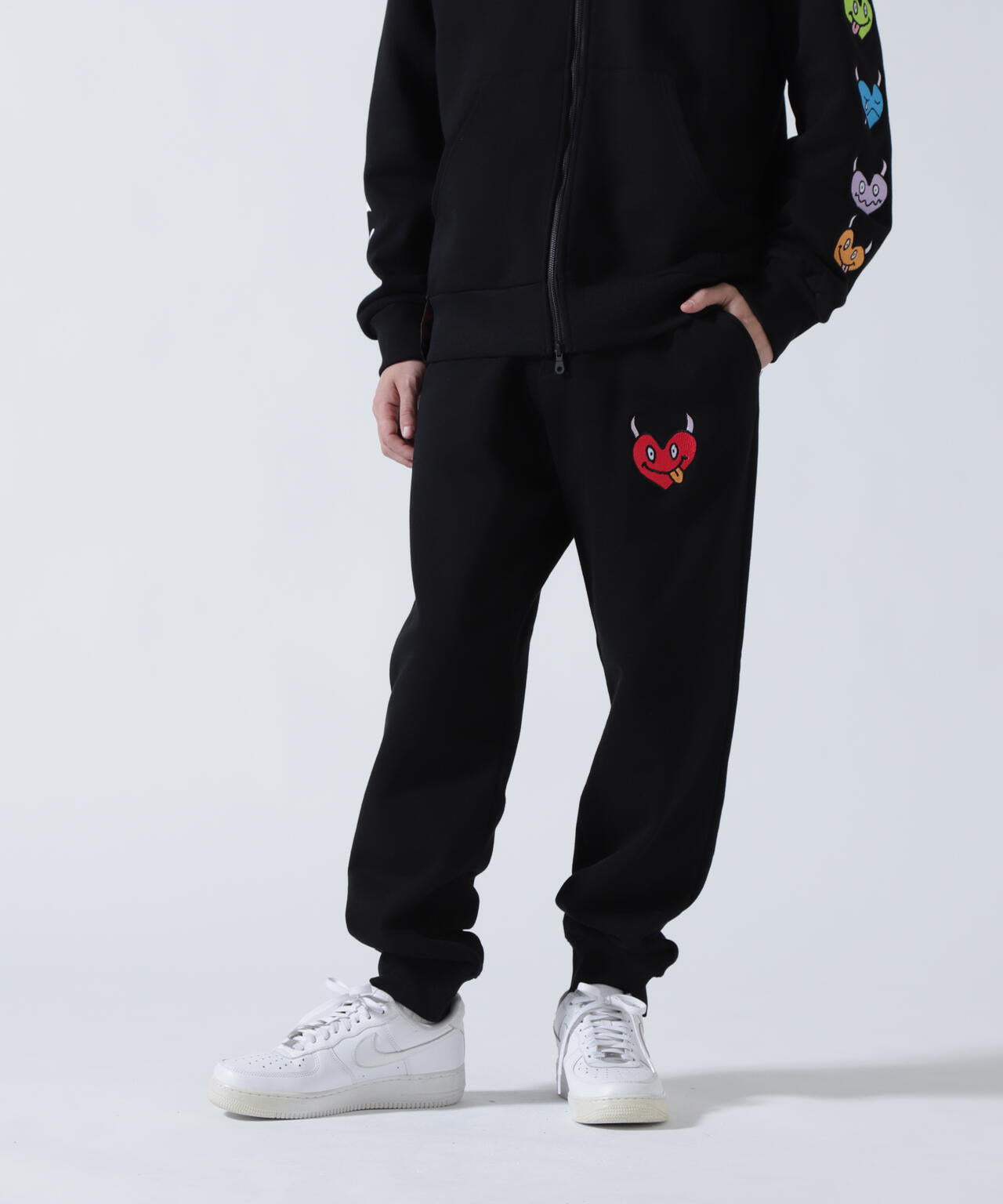 maxsix(マックスシックス)ONI HEART SWEAT PANTS