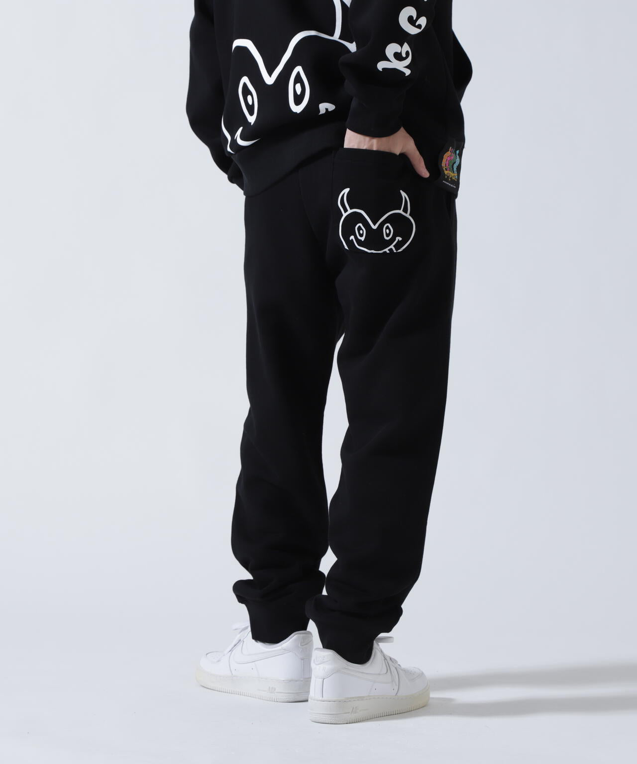 maxsix(マックスシックス)ONI HEART SWEAT PANTS