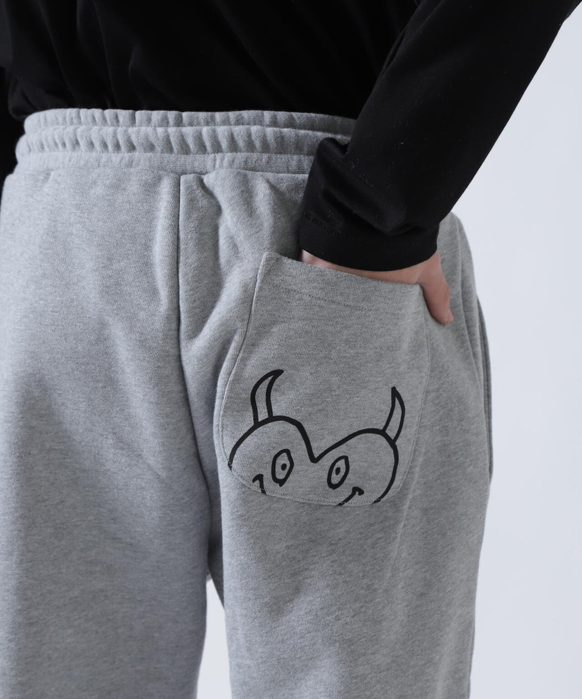 maxsix(マックスシックス)ONI HEART SWEAT PANTS
