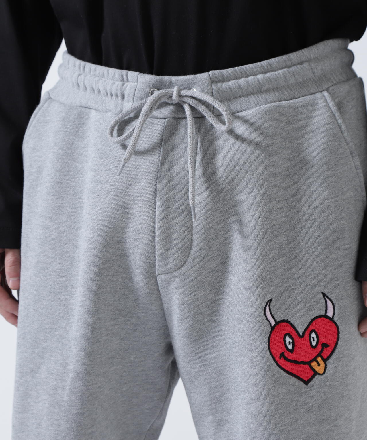 maxsix(マックスシックス)ONI HEART SWEAT PANTS