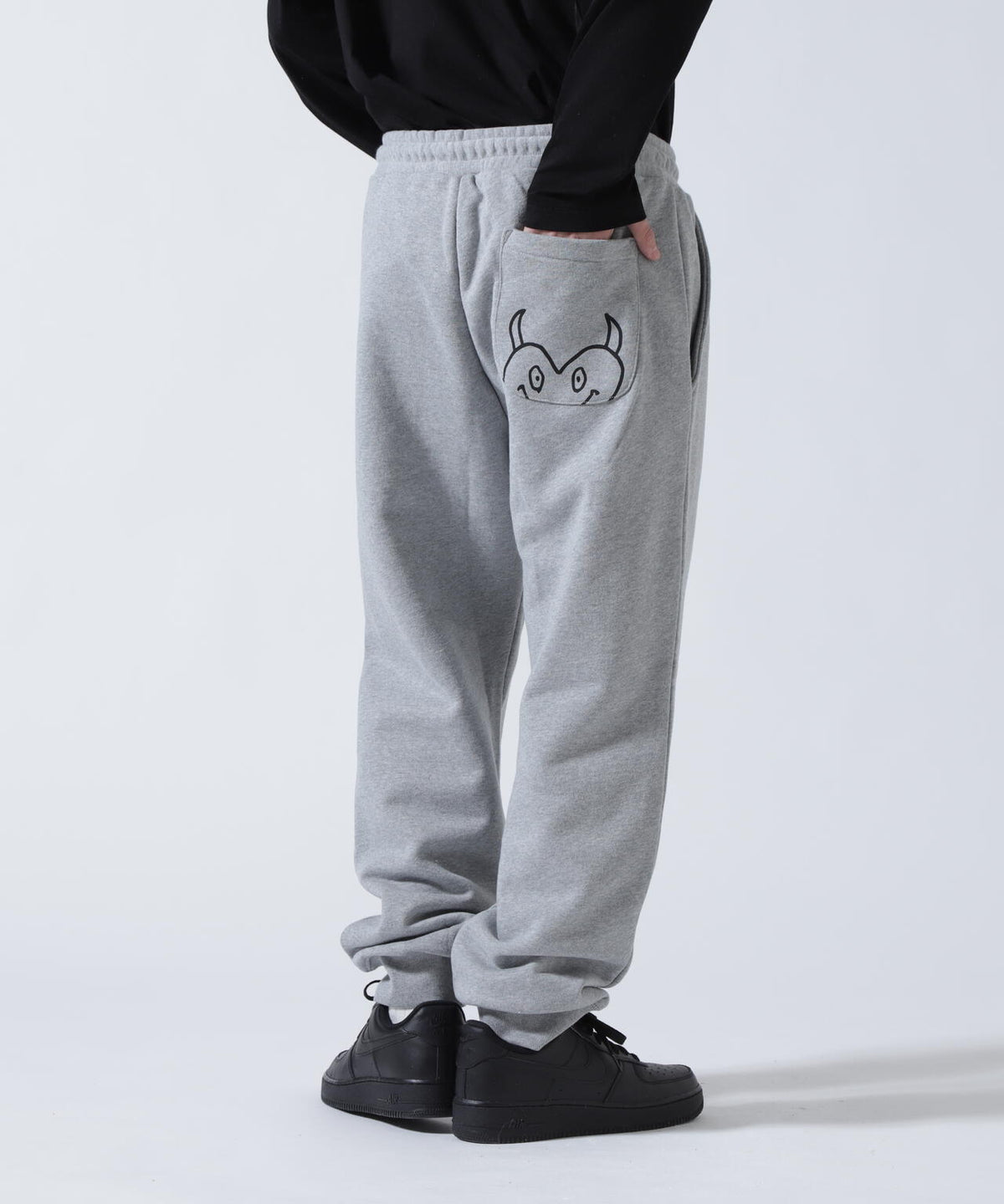 maxsix(マックスシックス)ONI HEART SWEAT PANTS