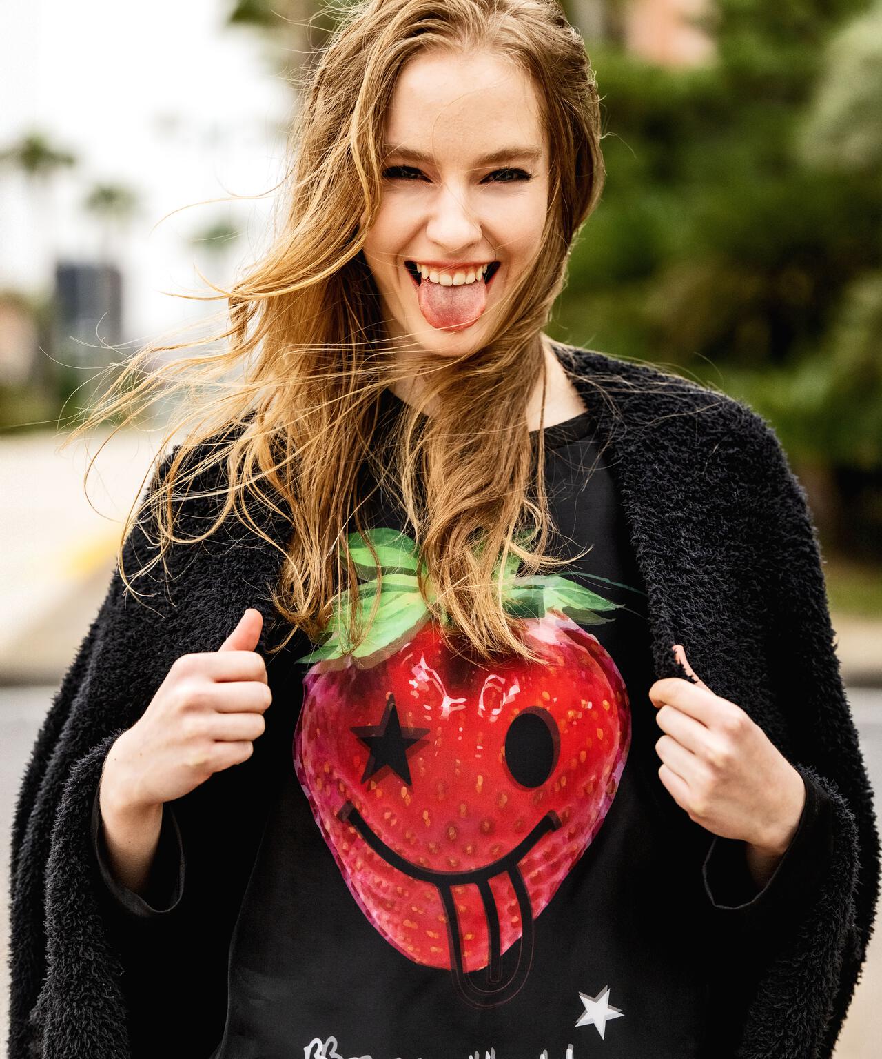 maxsix(マックスシックス)BERRY HAPPY 3D L/S TEE