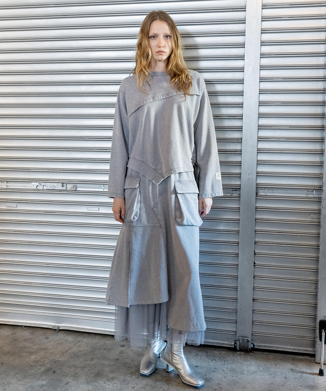 AVIREXxAULA AILA(アヴィレックスxアウラアイラ)アシンメトリーキリカエプルオーバー