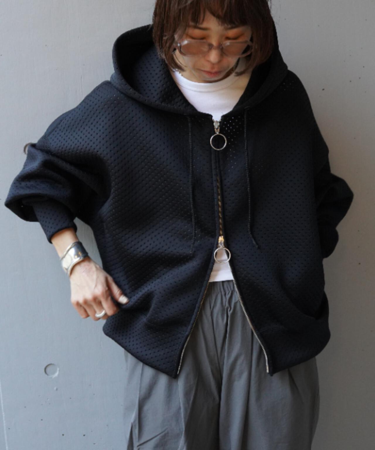 Robes & Confections(ローブス&コンフェクションズ)別注パンチングパーカー