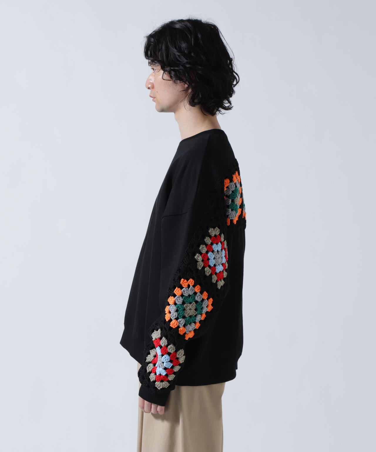 DISCOVERED(ディスカバード) 別注CROCHET SLEEVE SWEAT(UNISEX)