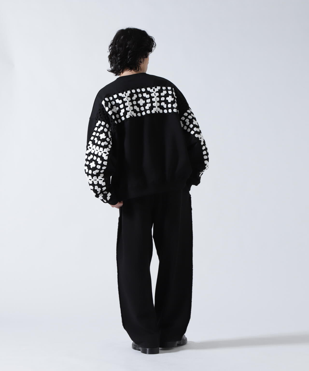 DISCOVERED(ディスカバード) 別注CROCHET SLEEVE SWEAT(UNISEX)