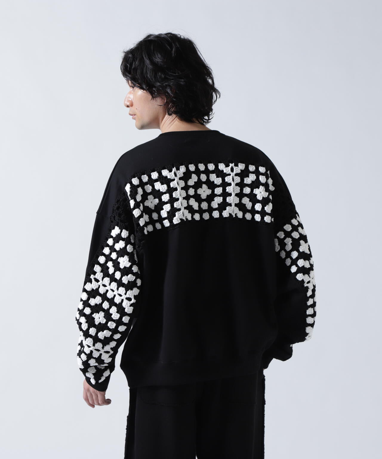 DISCOVERED(ディスカバード) 別注CROCHET SLEEVE SWEAT(UNISEX)