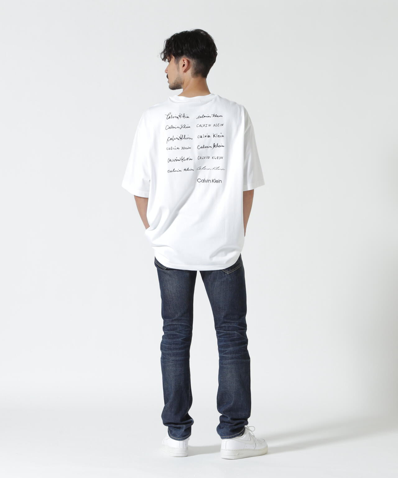 Calvin Klein (カルバンクライン)エンブロイダリーロゴフォント グラフィックTシャツ