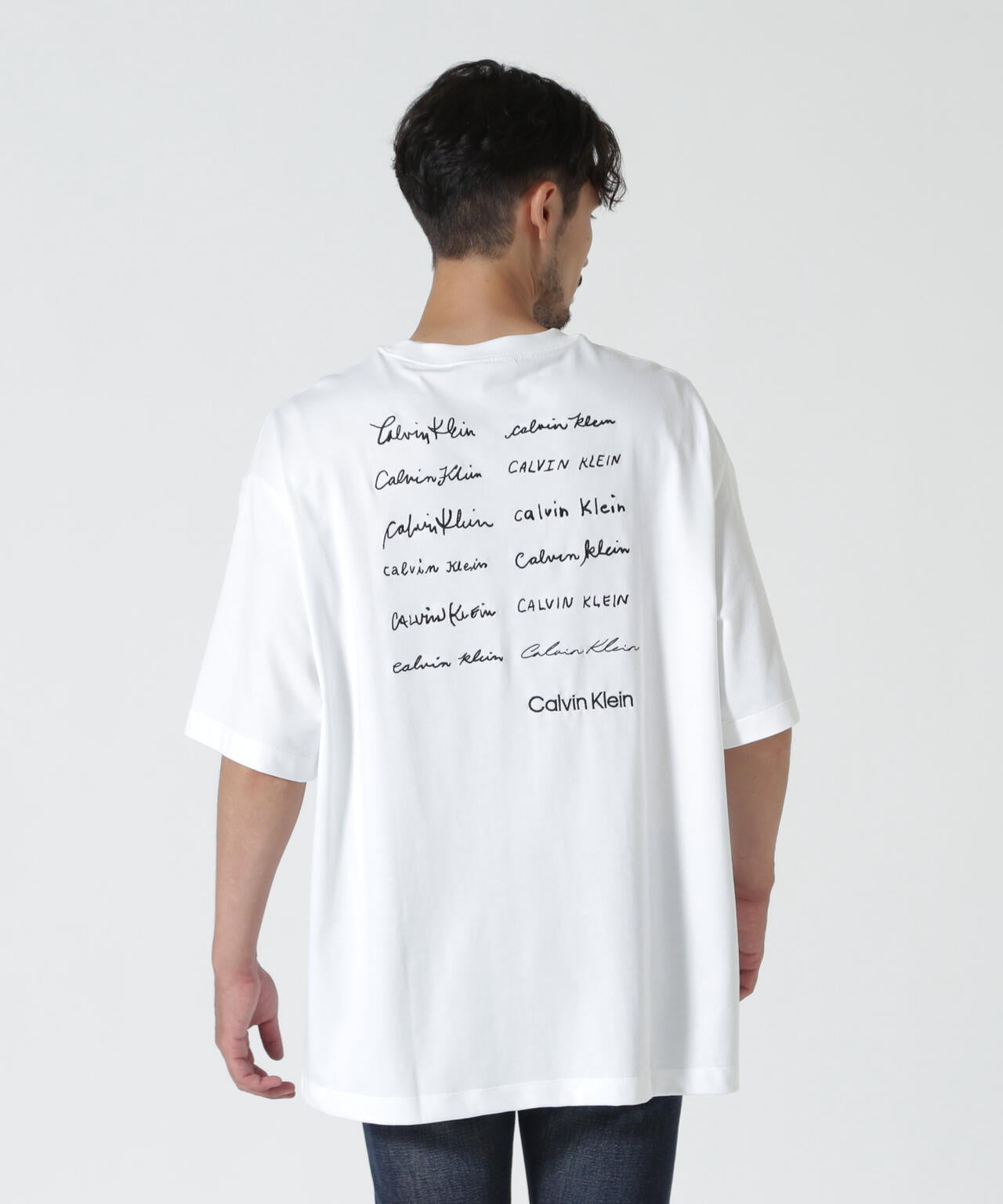 Calvin Klein (カルバンクライン)エンブロイダリーロゴフォント グラフィックTシャツ