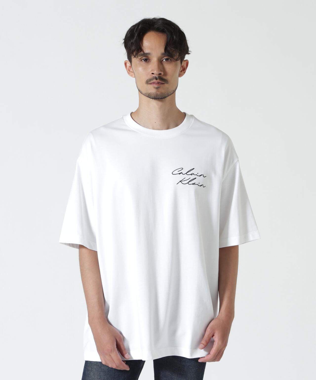 Calvin Klein (カルバンクライン)エンブロイダリーロゴフォント グラフィックTシャツ