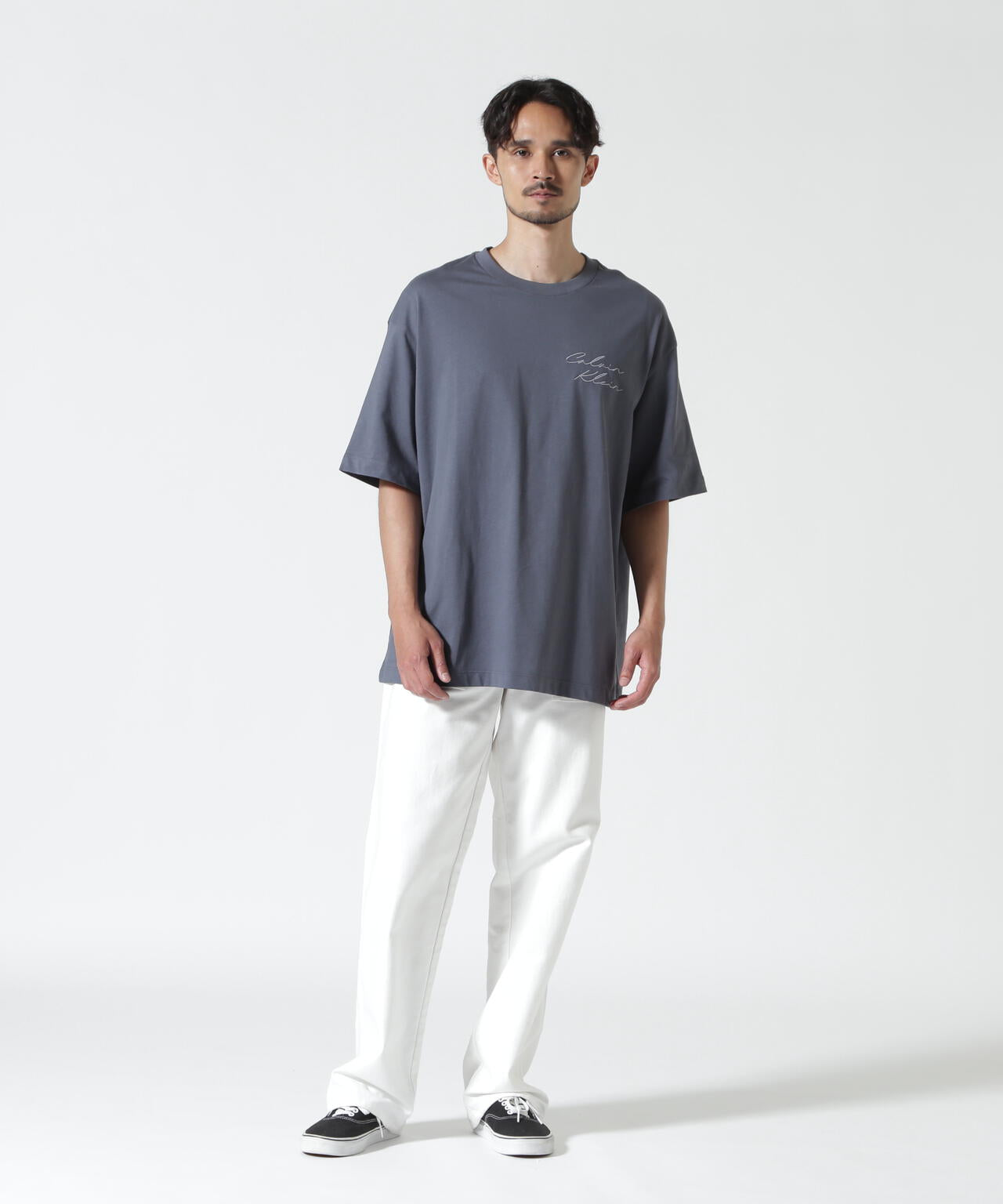 Calvin Klein (カルバンクライン)エンブロイダリーロゴフォント グラフィックTシャツ