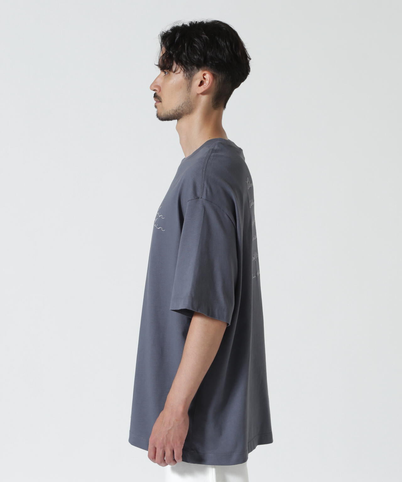 Calvin Klein (カルバンクライン)エンブロイダリーロゴフォント グラフィックTシャツ