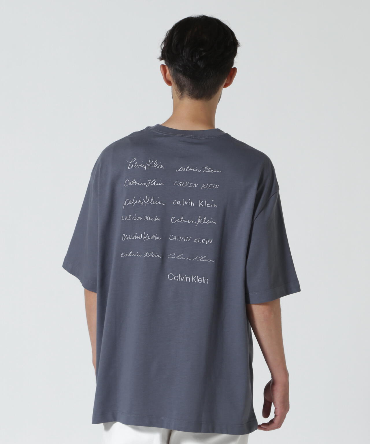 Calvin Klein (カルバンクライン)エンブロイダリーロゴフォント グラフィックTシャツ