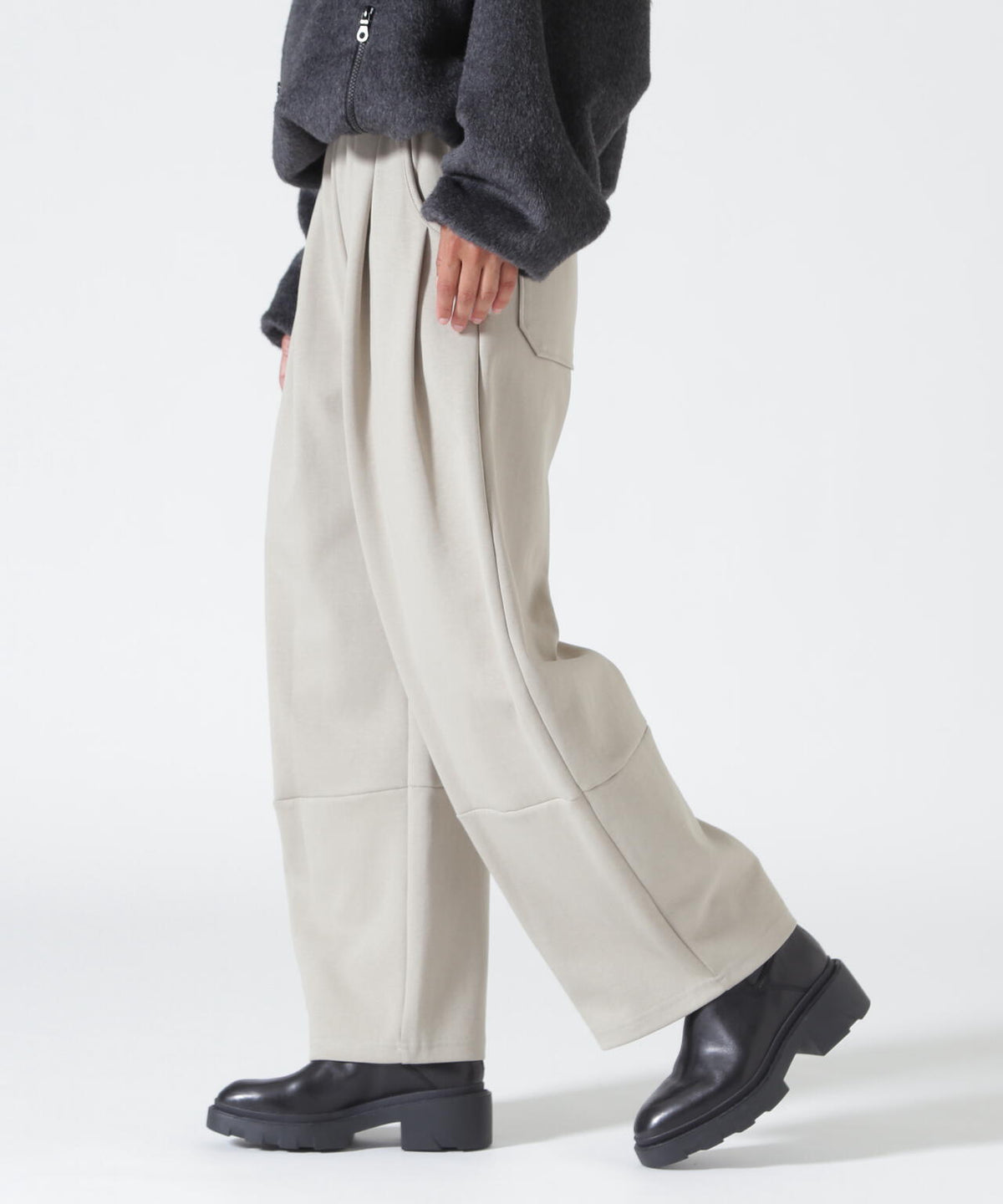 DROIT BELLO(ドロイトベロ)ポンチカーブパンツ