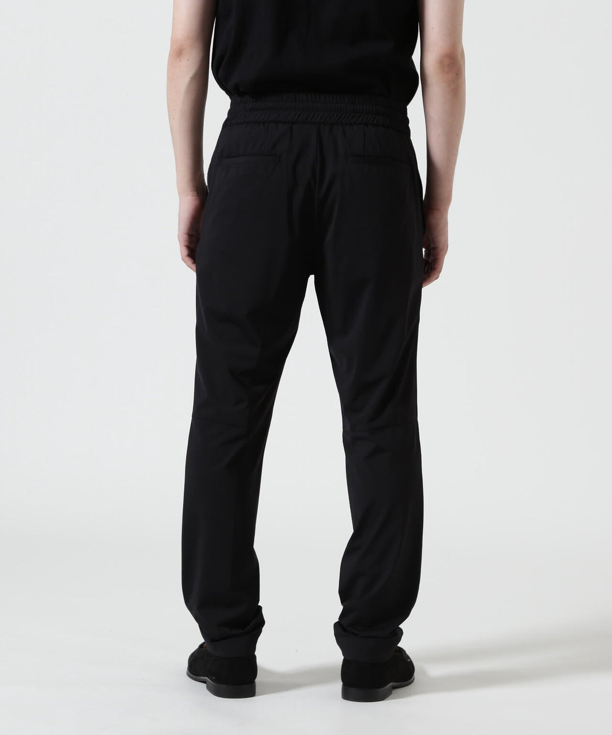 177cm B:81 W:72 H:88
