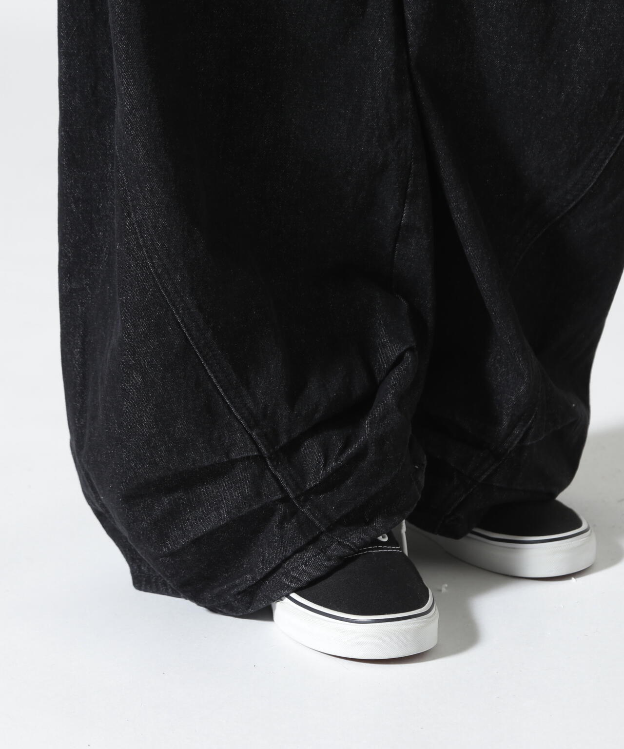 Knuth Marf(クヌースマーフ)tuck design denim pants