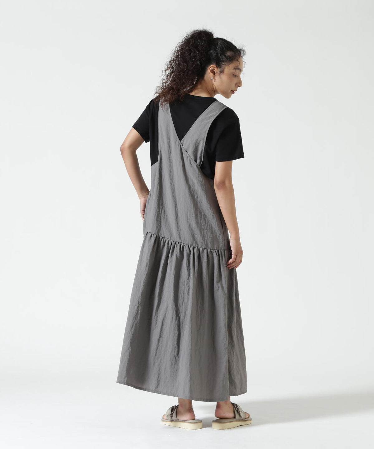 CHIGNON(シニヨン)バッククロスティアードワンピース