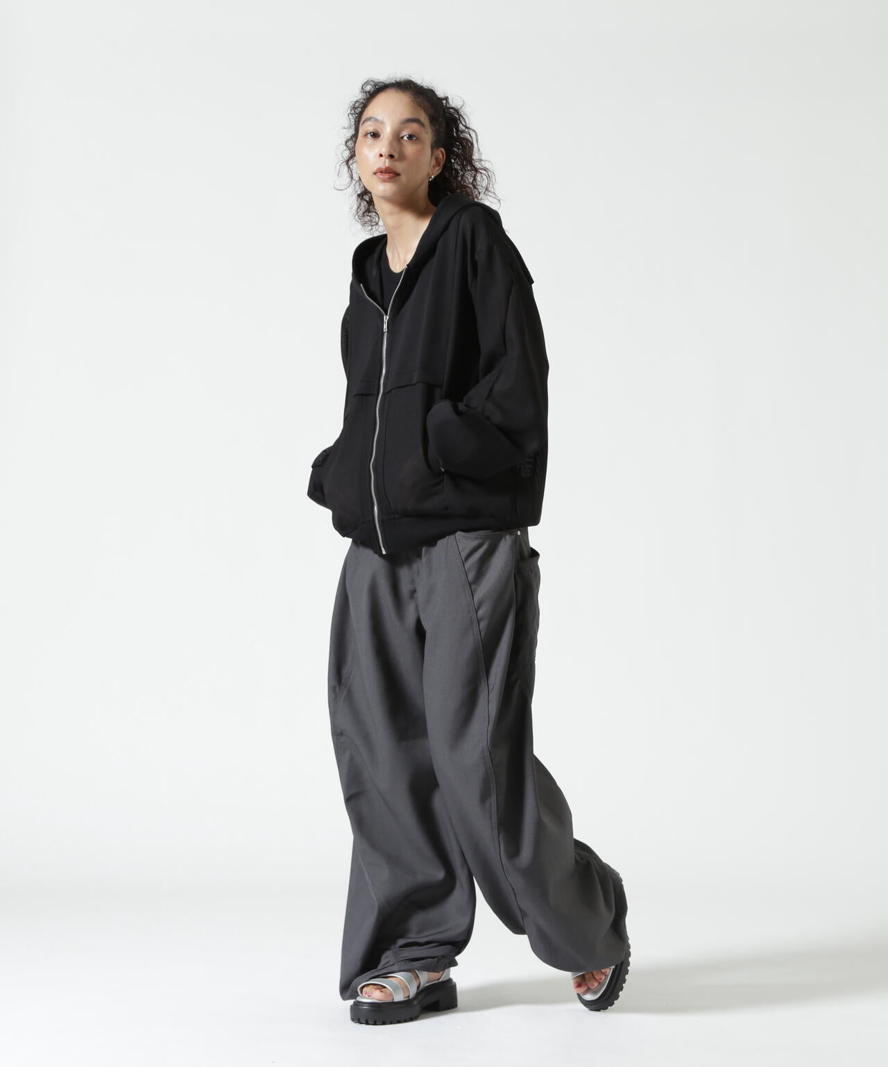 DROIT BELLO(ドロイトベロ)メッシュ切替フーディ