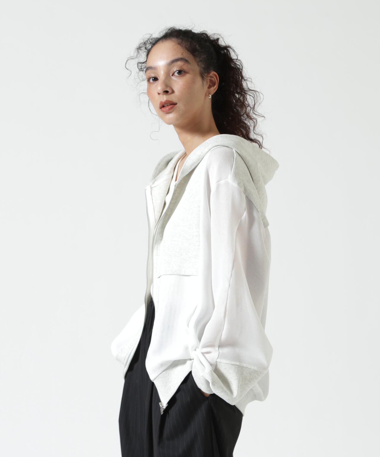 DROIT BELLO(ドロイトベロ)メッシュ切替フーディ