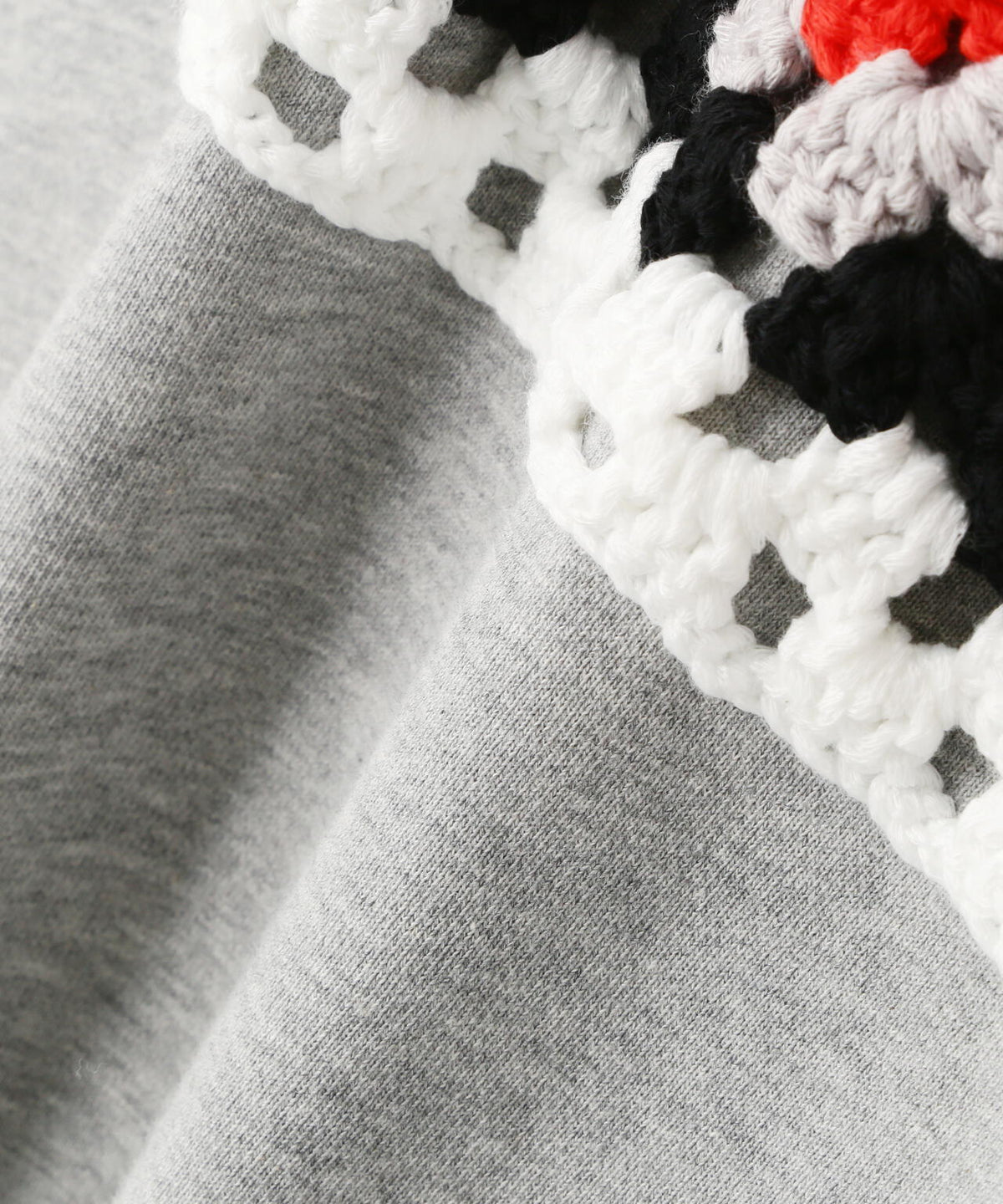 DISCOVERED(ディスカバード)別注CROCHET SLEEVE SWEAT(UNISEX)