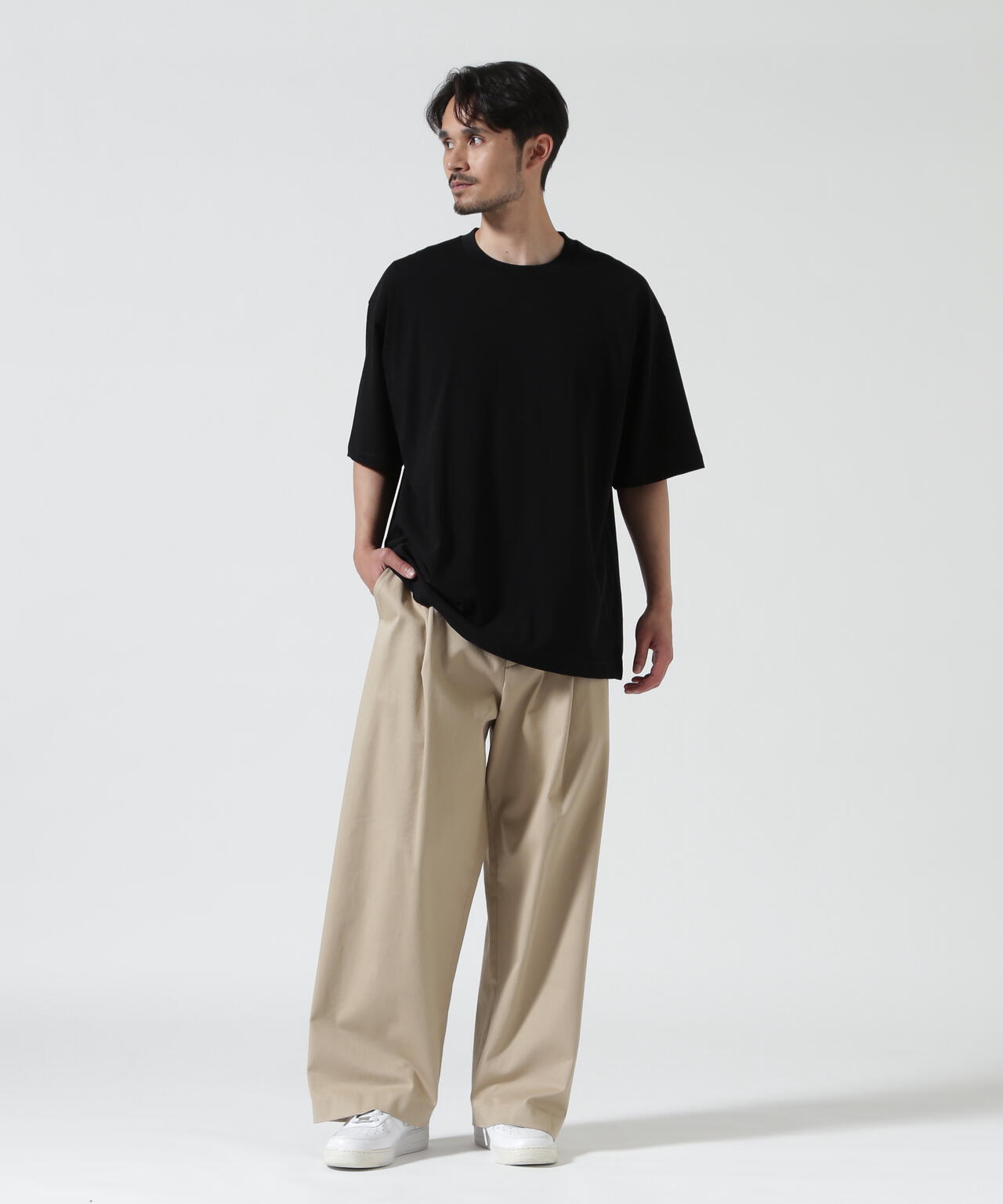 Height 178 Chest 92 Waist 76 hips 95 Shoes 27.0 着用サイズ:6