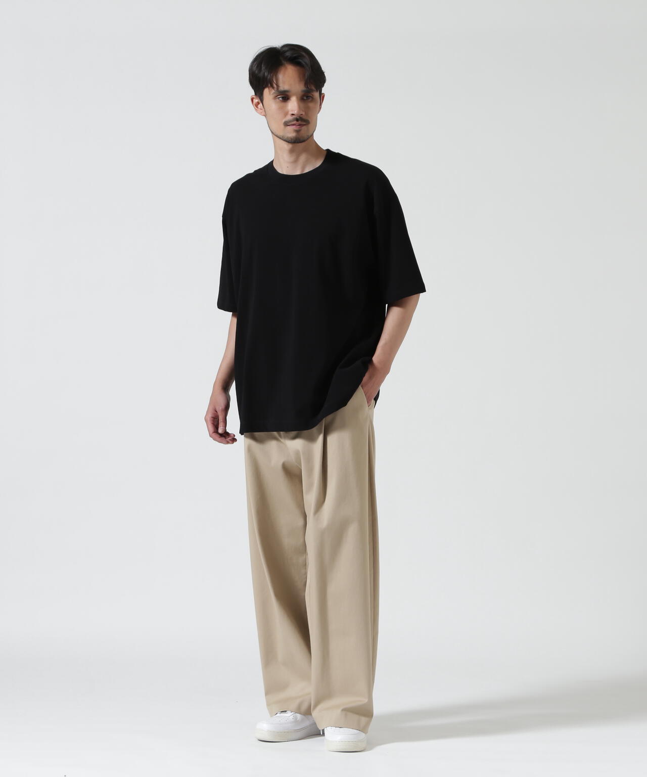 Height 178 Chest 92 Waist 76 hips 95 Shoes 27.0 着用サイズ:6