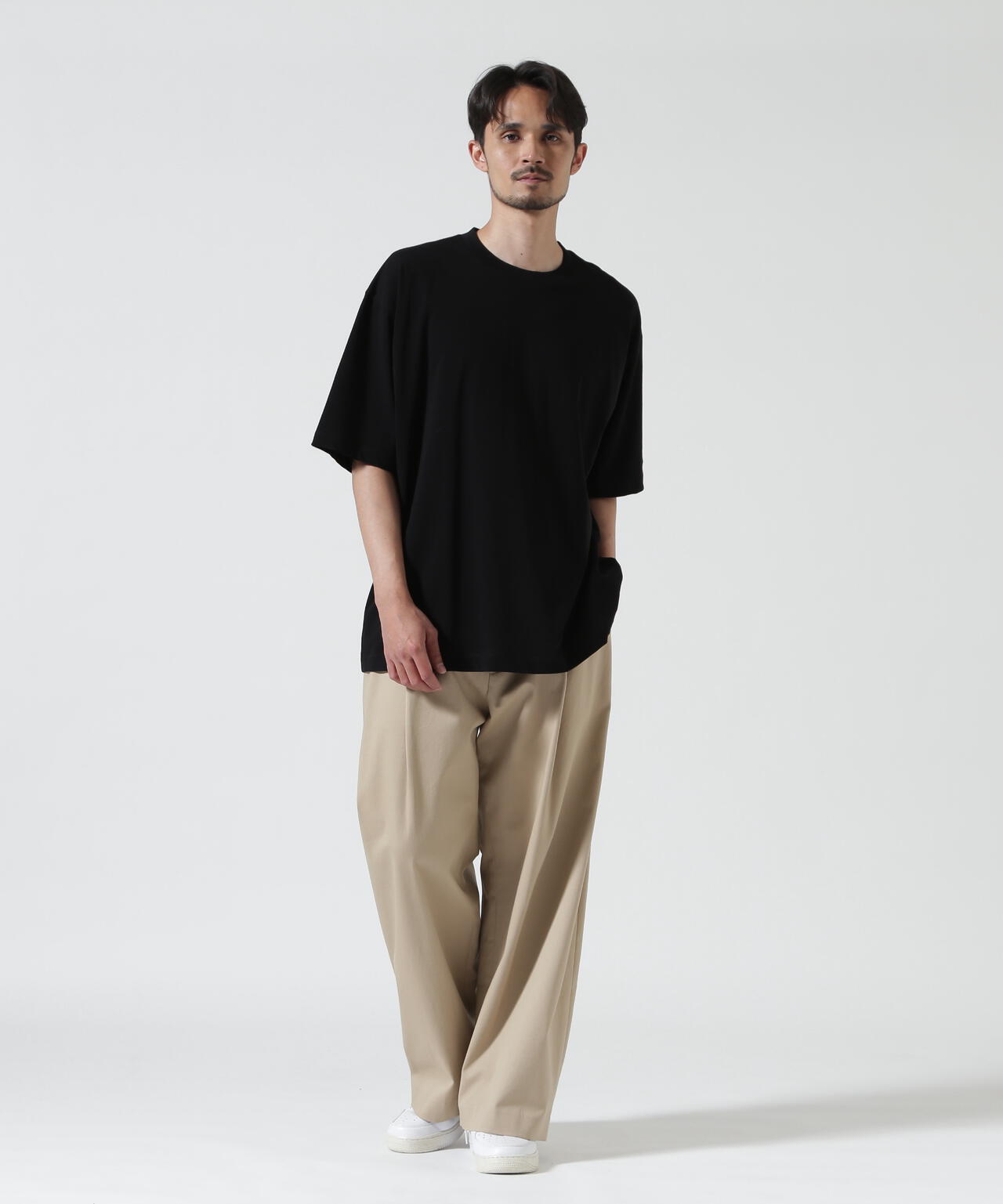 Height 178 Chest 92 Waist 76 hips 95 Shoes 27.0 着用サイズ:6
