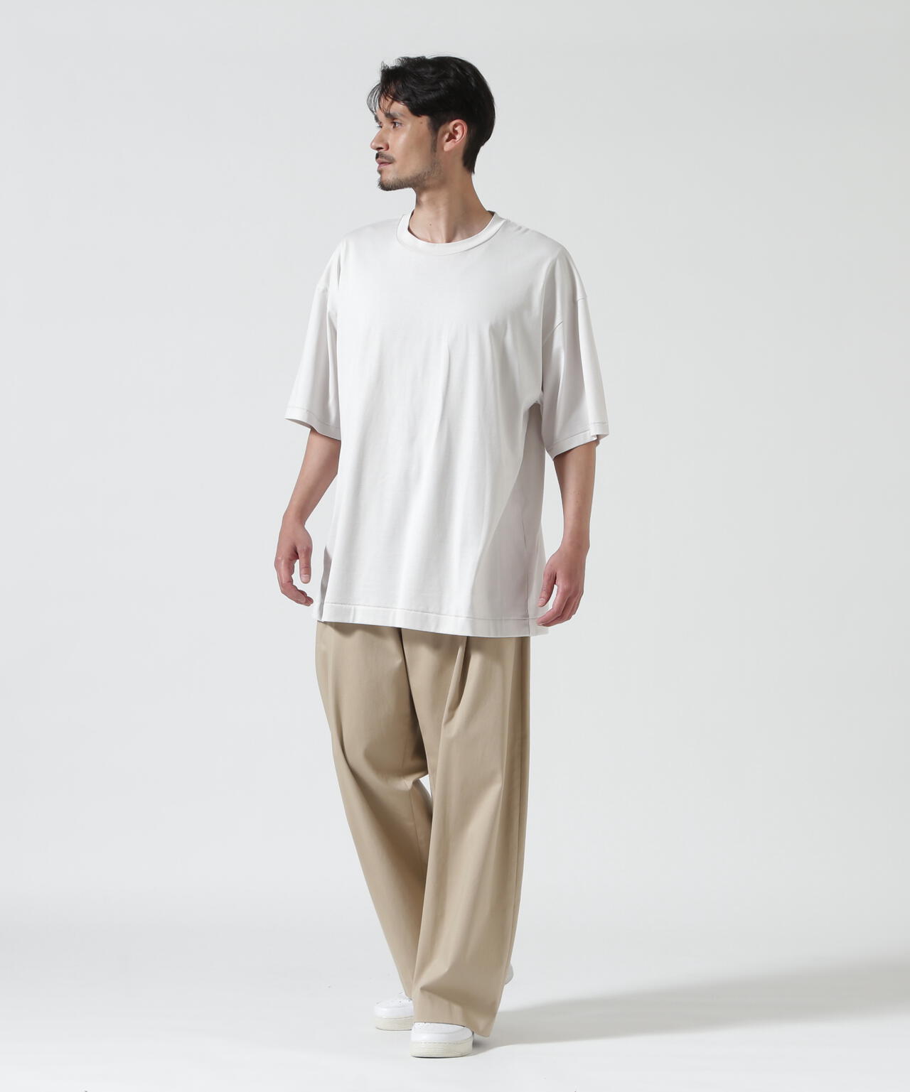 Height 178 Chest 92 Waist 76 hips 95 Shoes 27.0 着用サイズ:6