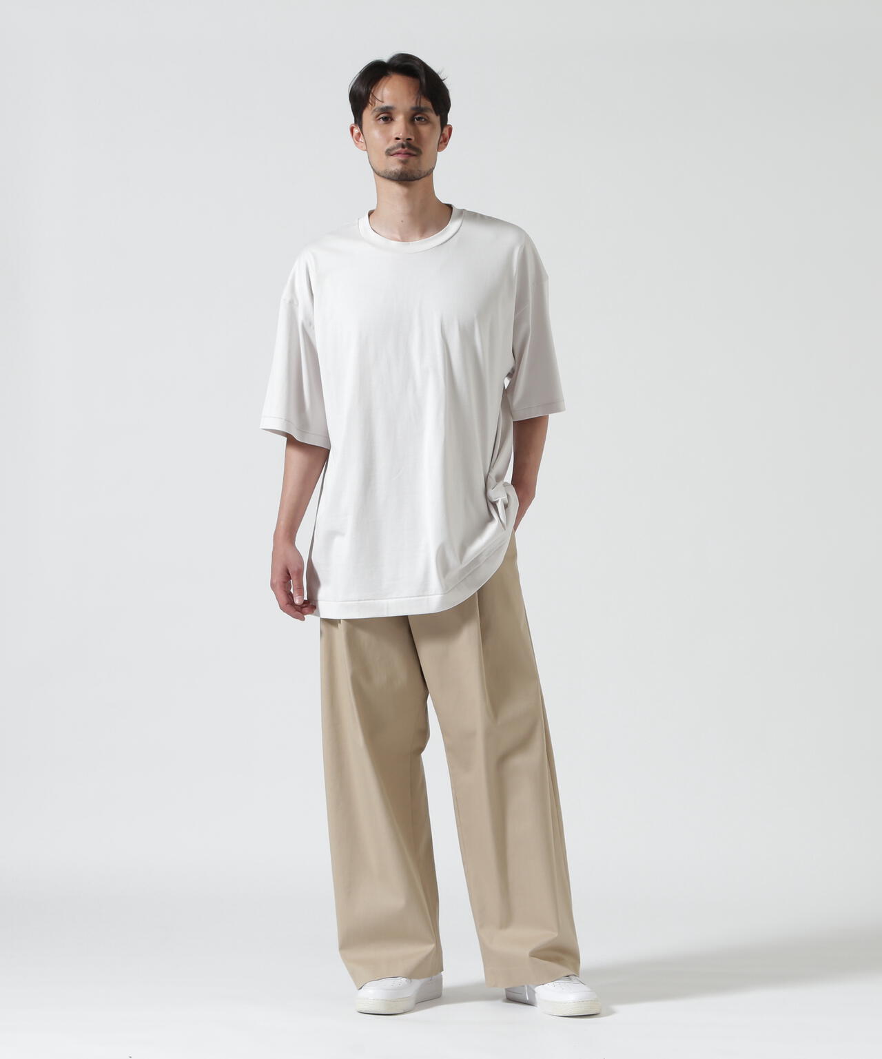 Height 178 Chest 92 Waist 76 hips 95 Shoes 27.0 着用サイズ:6
