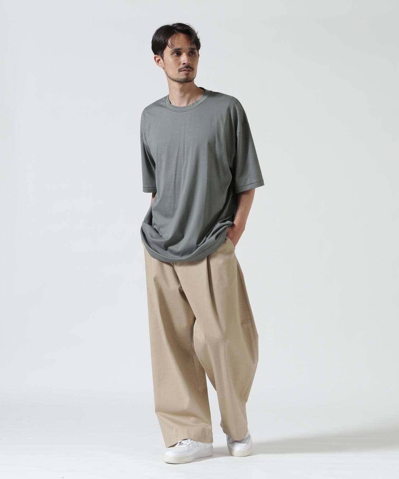 Height 178 Chest 92 Waist 76 hips 95 Shoes 27.0 着用サイズ:6