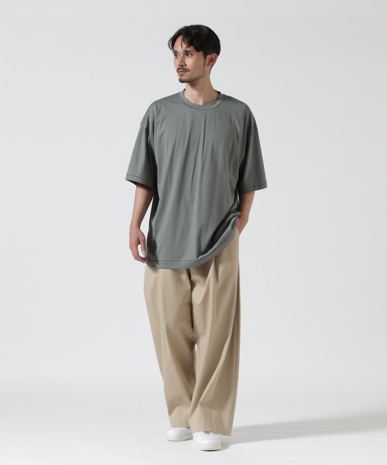 Height 178 Chest 92 Waist 76 hips 95 Shoes 27.0 着用サイズ:6