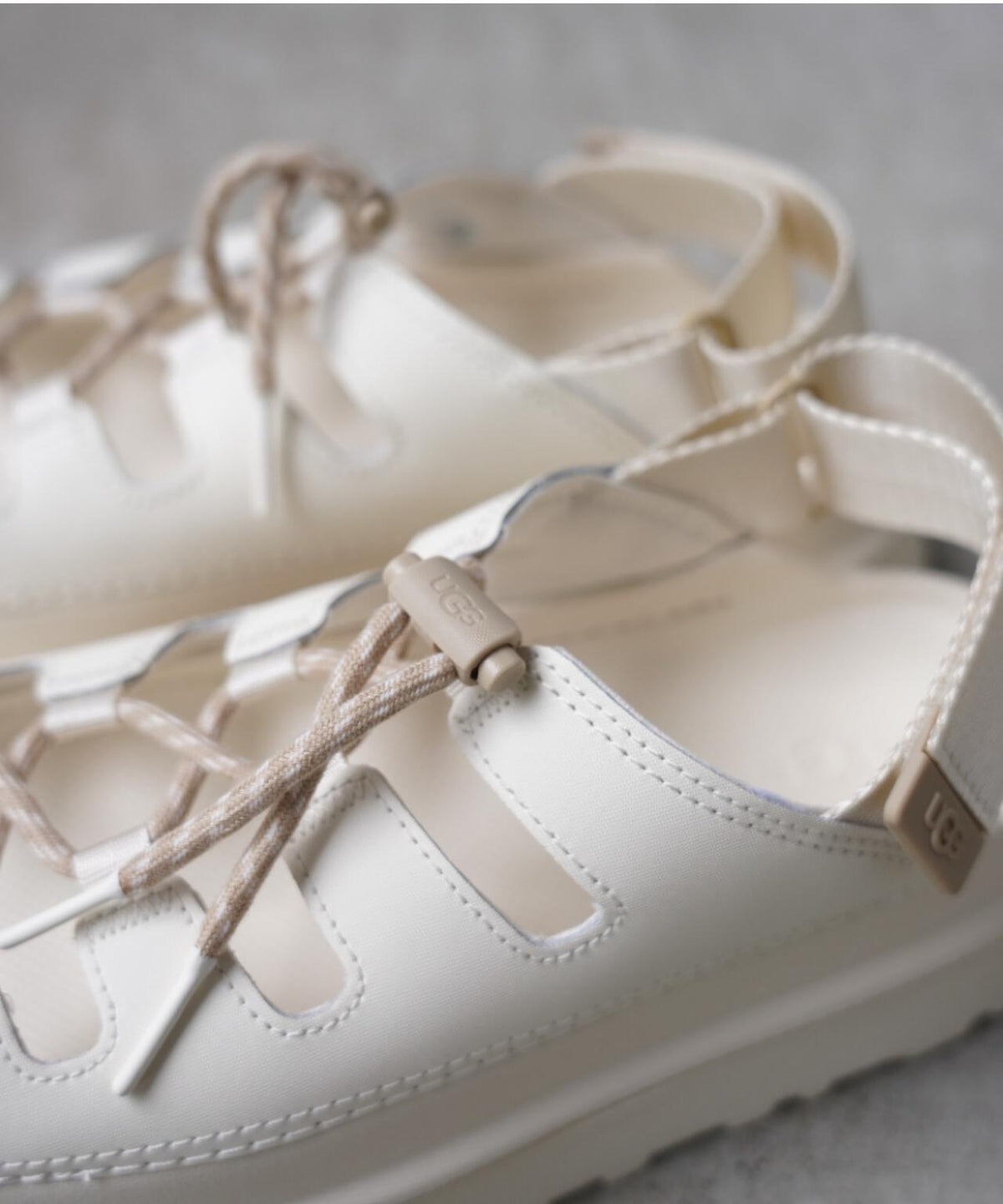 UGG(アグ)GoldenGlow Toggle