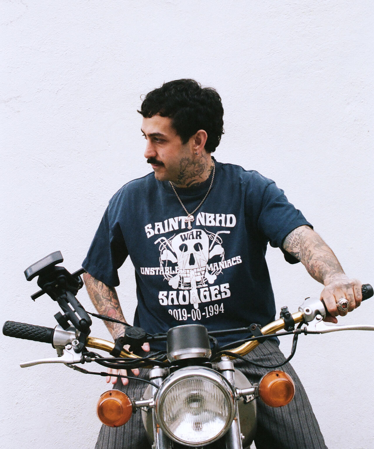 SAINT MICHAEL/セントマイケル/NH_SS TEE STHD.SAINTNBHD NAVY