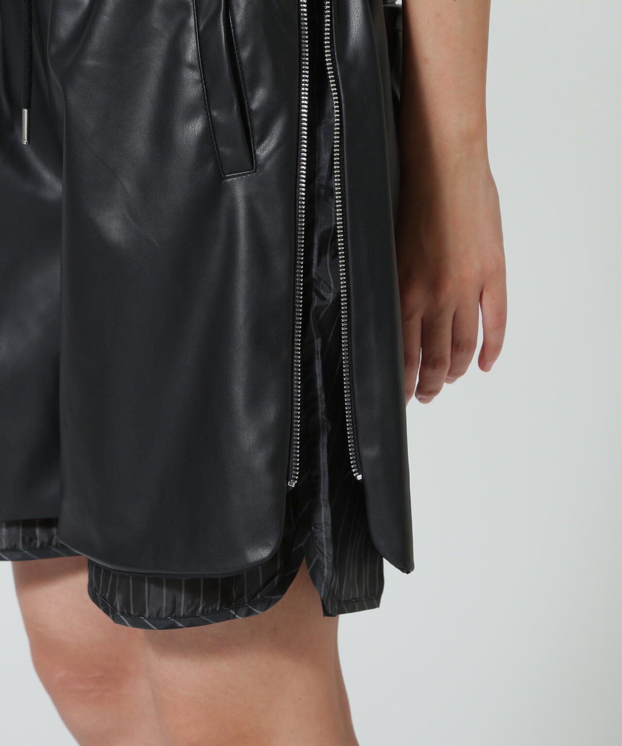 ANNA SUI NYC/アナ スイ エヌワイシー/レザーハーフパンツ