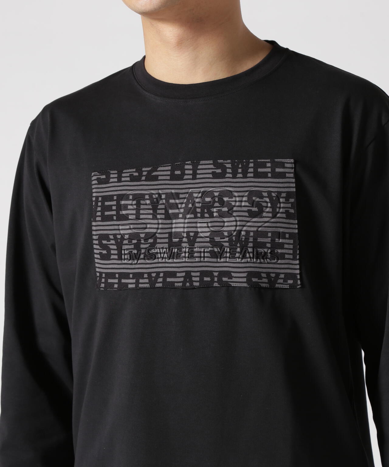 SY32 by SWEET YEARS /JACQUARD EMBOSS LOGO L/S T