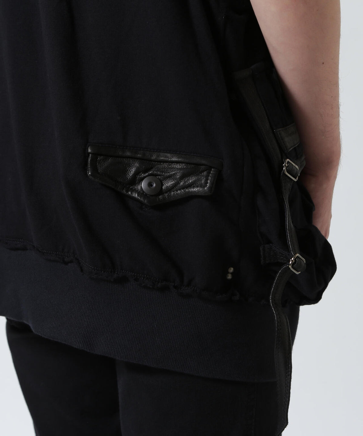 KMRii/ケムリ/Black Raven Vest 05