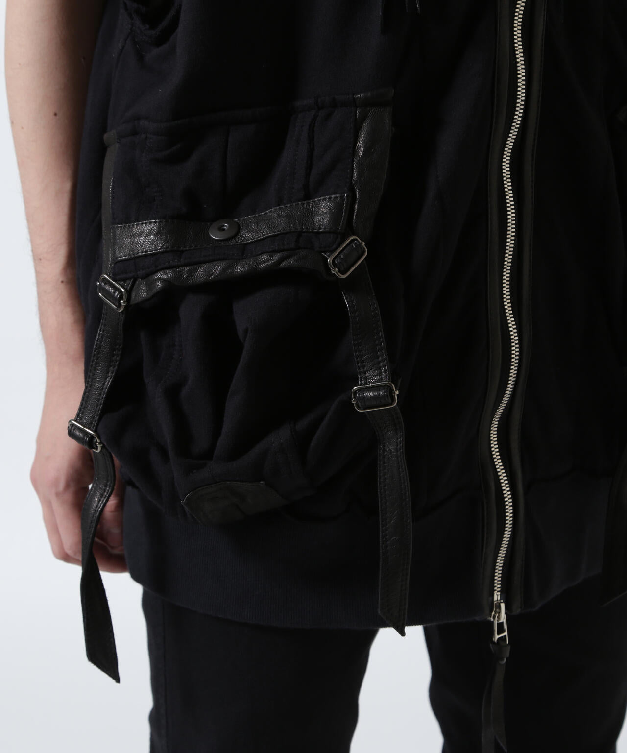 KMRii/ケムリ/Black Raven Vest 05