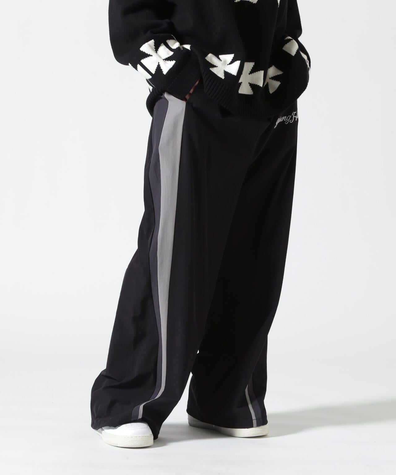 Height 178 Chest 92 Waist 76 hips 95 Shoes 27.0 着用サイズ:L
