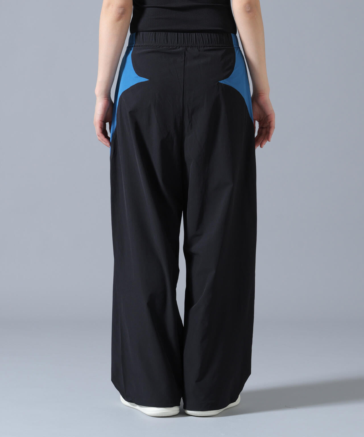 Height 178 Chest 92 Waist 76 hips 95 Shoes 27.0 着用サイズ:L