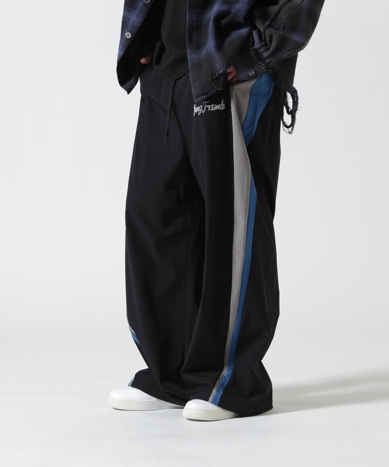 Height 178 Chest 92 Waist 76 hips 95 Shoes 27.0 着用サイズ:L