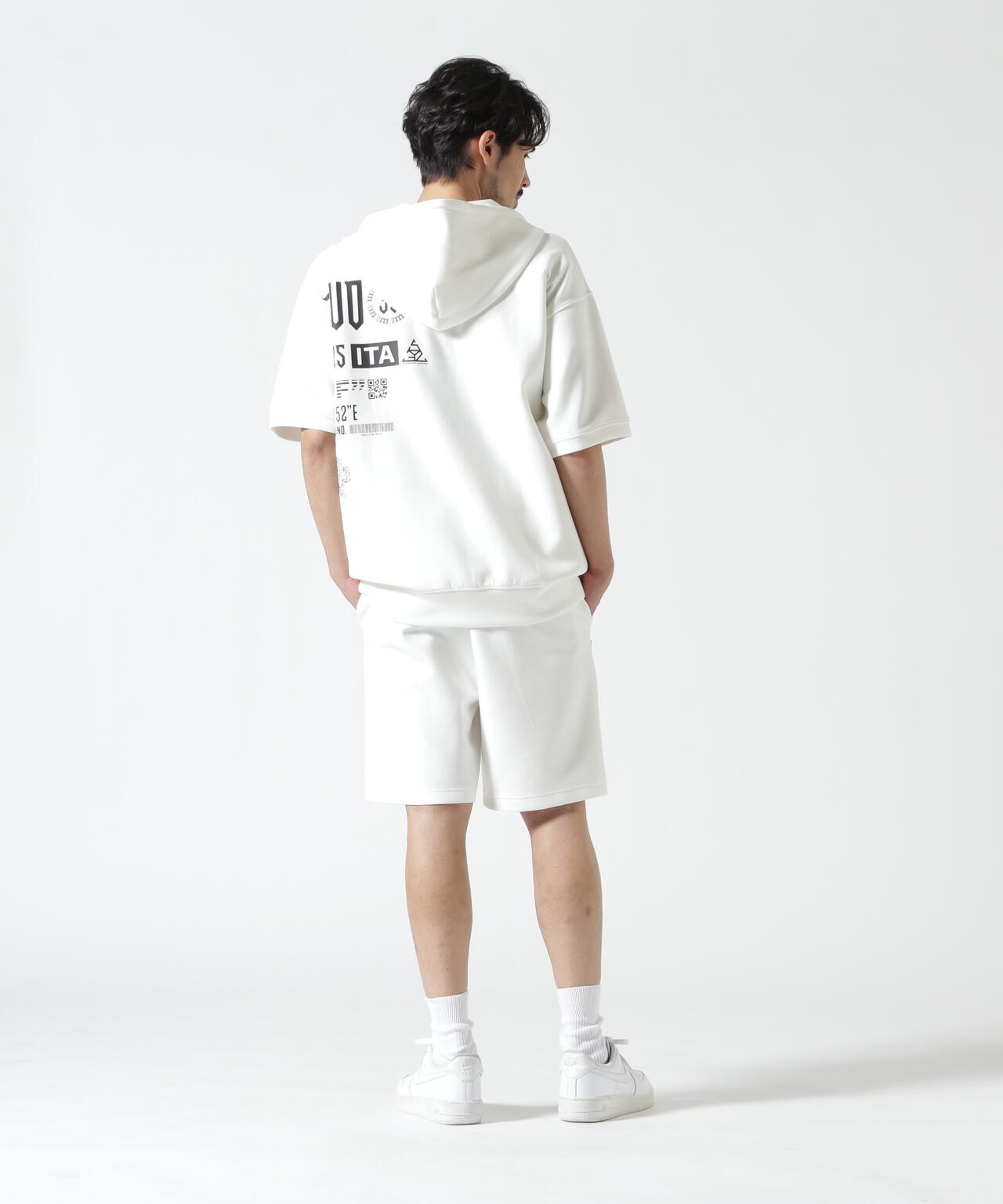 Height 178 Chest 92 Waist 76 hips 95 Shoes 27.0 着用サイズ:L