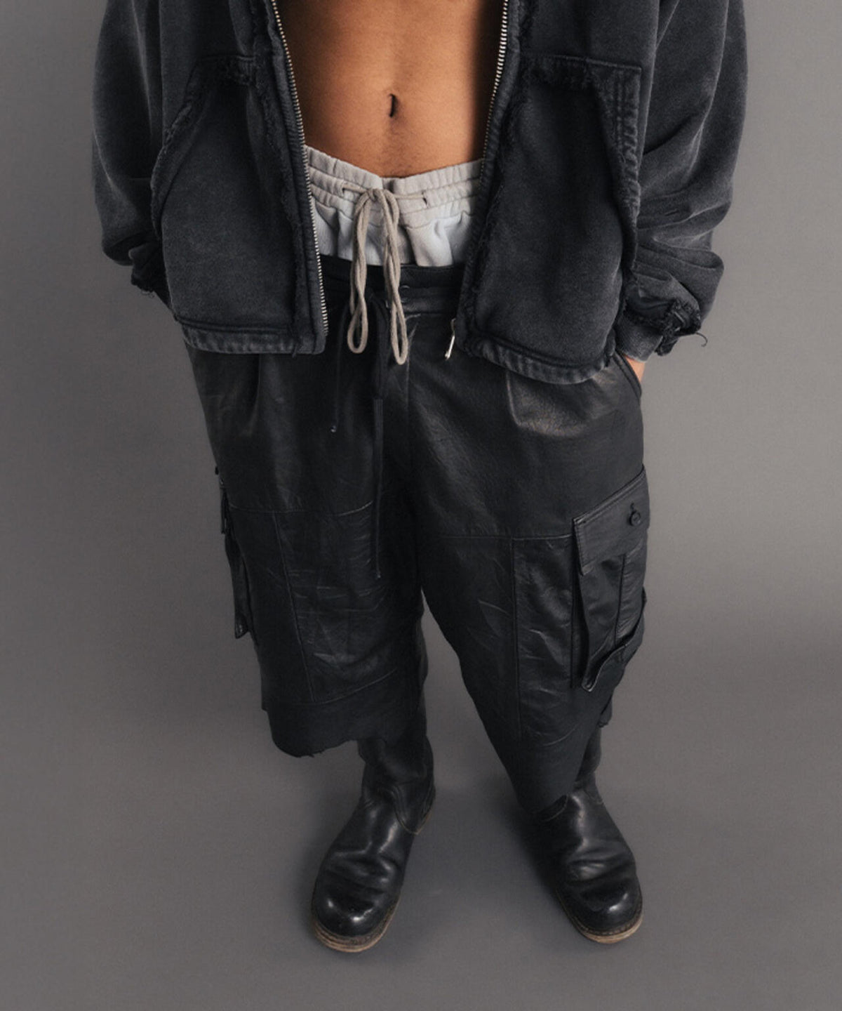 FR(13)NDS/フレンズ/REPRO-LEATHER CARGO SHORTS