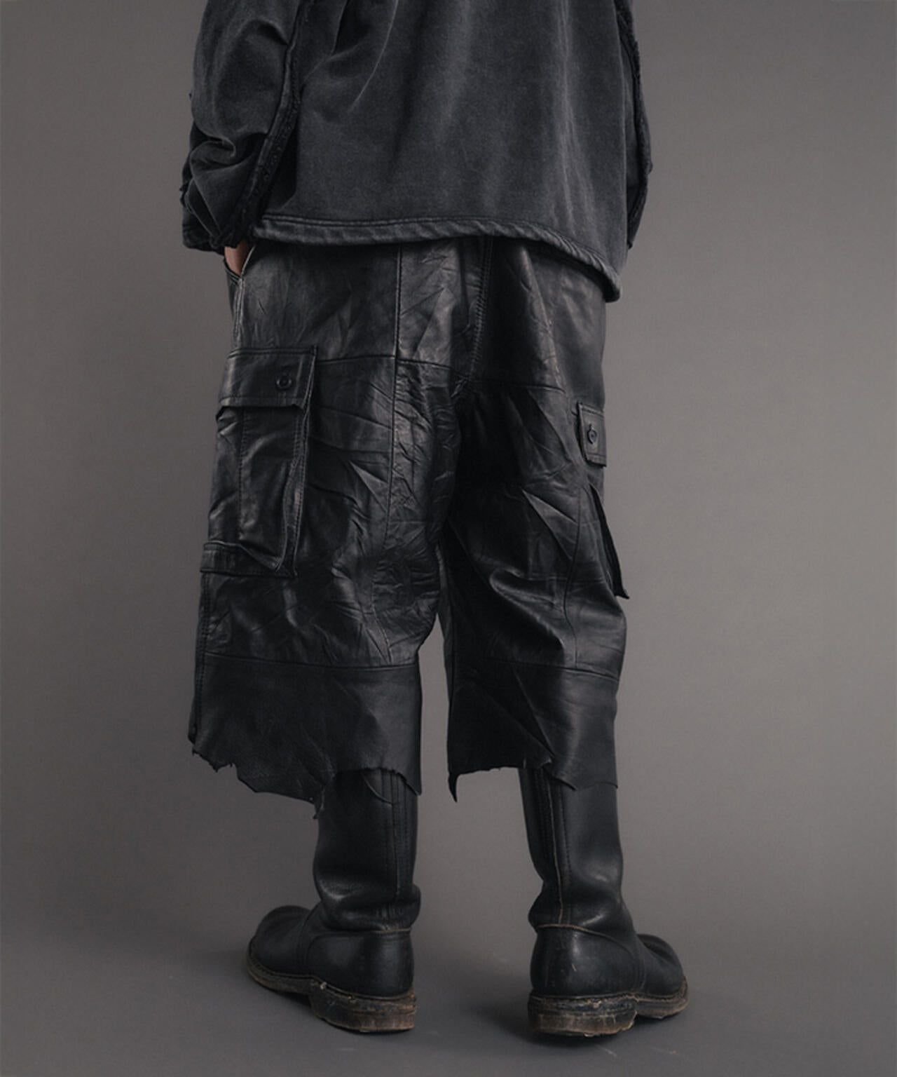 FR(13)NDS/フレンズ/REPRO-LEATHER CARGO SHORTS