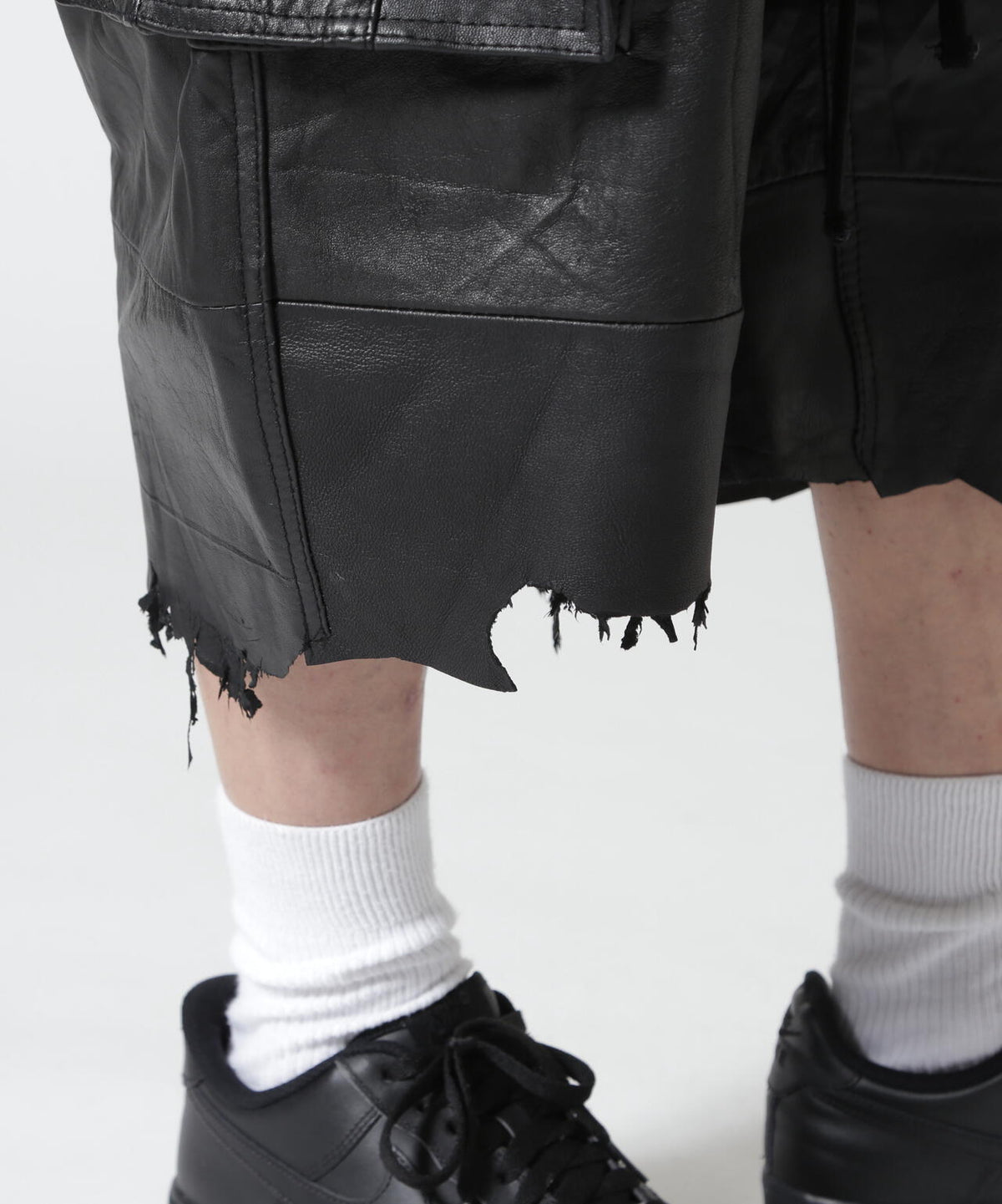 FR(13)NDS/フレンズ/REPRO-LEATHER CARGO SHORTS