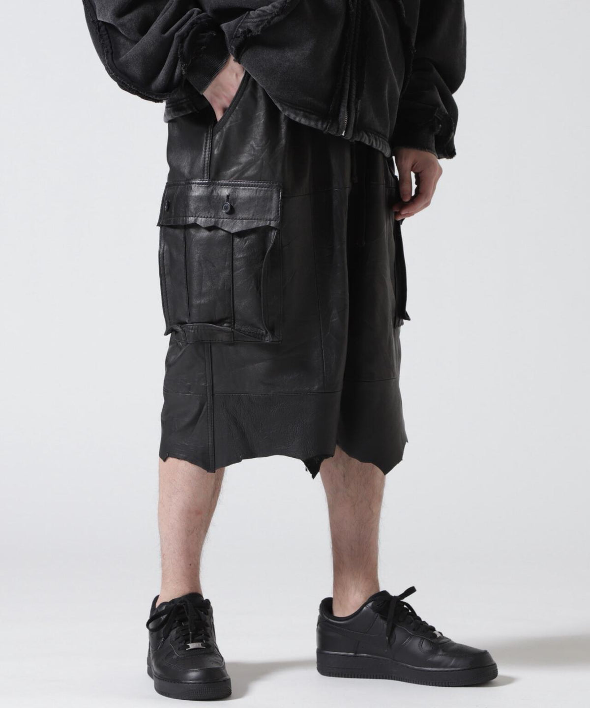 FR(13)NDS/フレンズ/REPRO-LEATHER CARGO SHORTS
