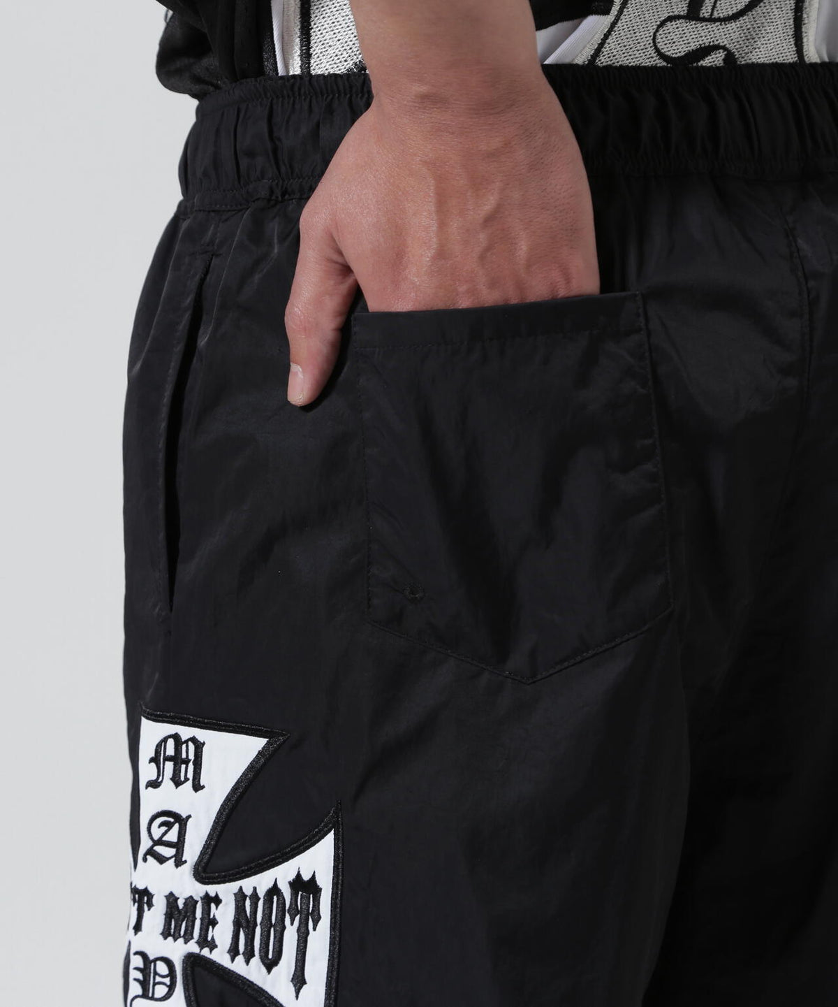 Height 178 Chest 92 Waist 76 hips 95 Shoes 27.0 着用サイズ:L