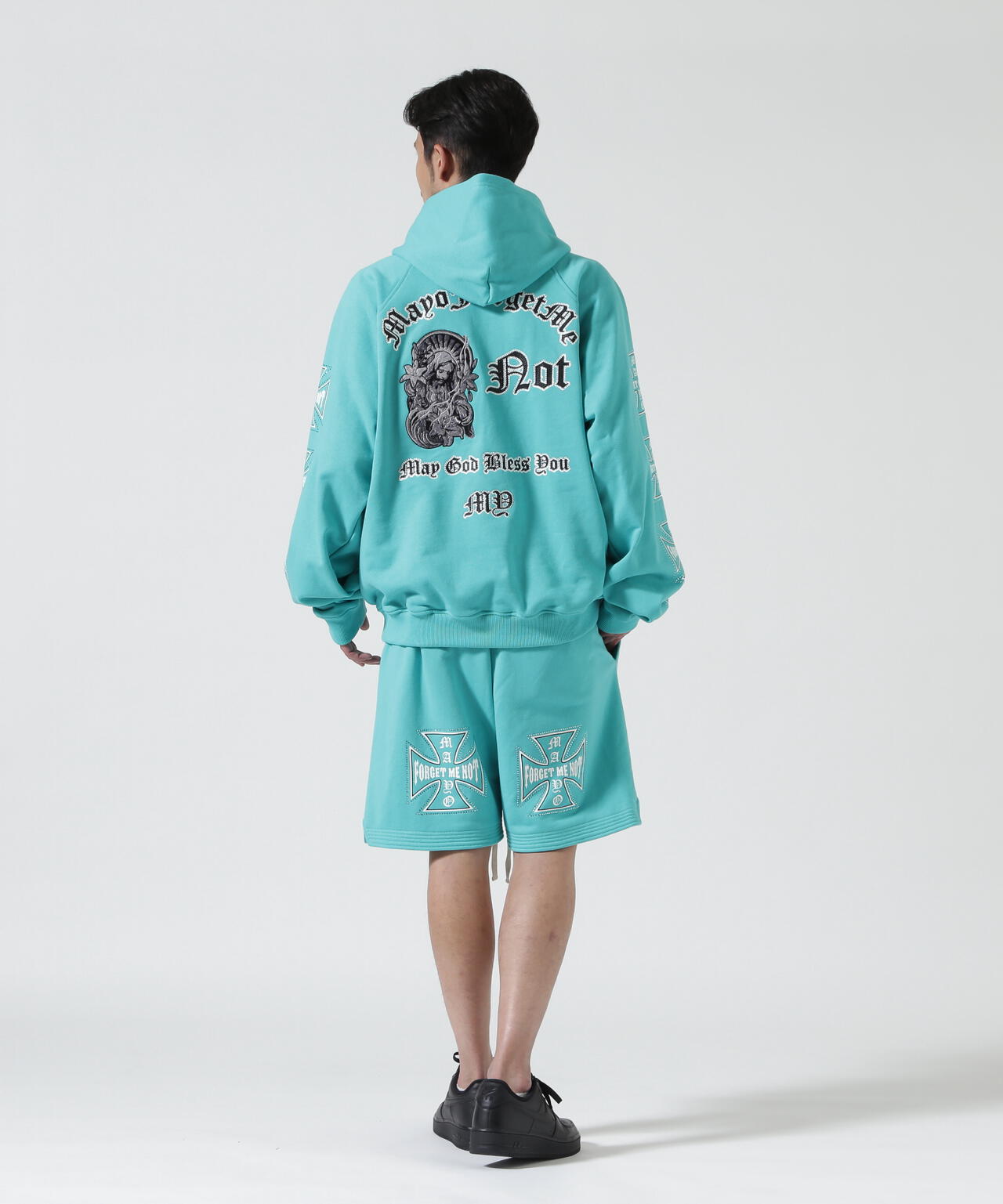 Height 178 Chest 92 Waist 76 hips 95 Shoes 27.0 着用サイズ:L