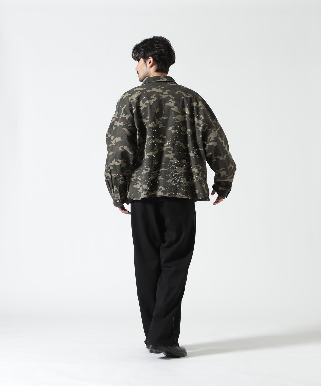 Height 178 Chest 92 Waist 76 hips 95 Shoes 27.0 着用サイズ:L