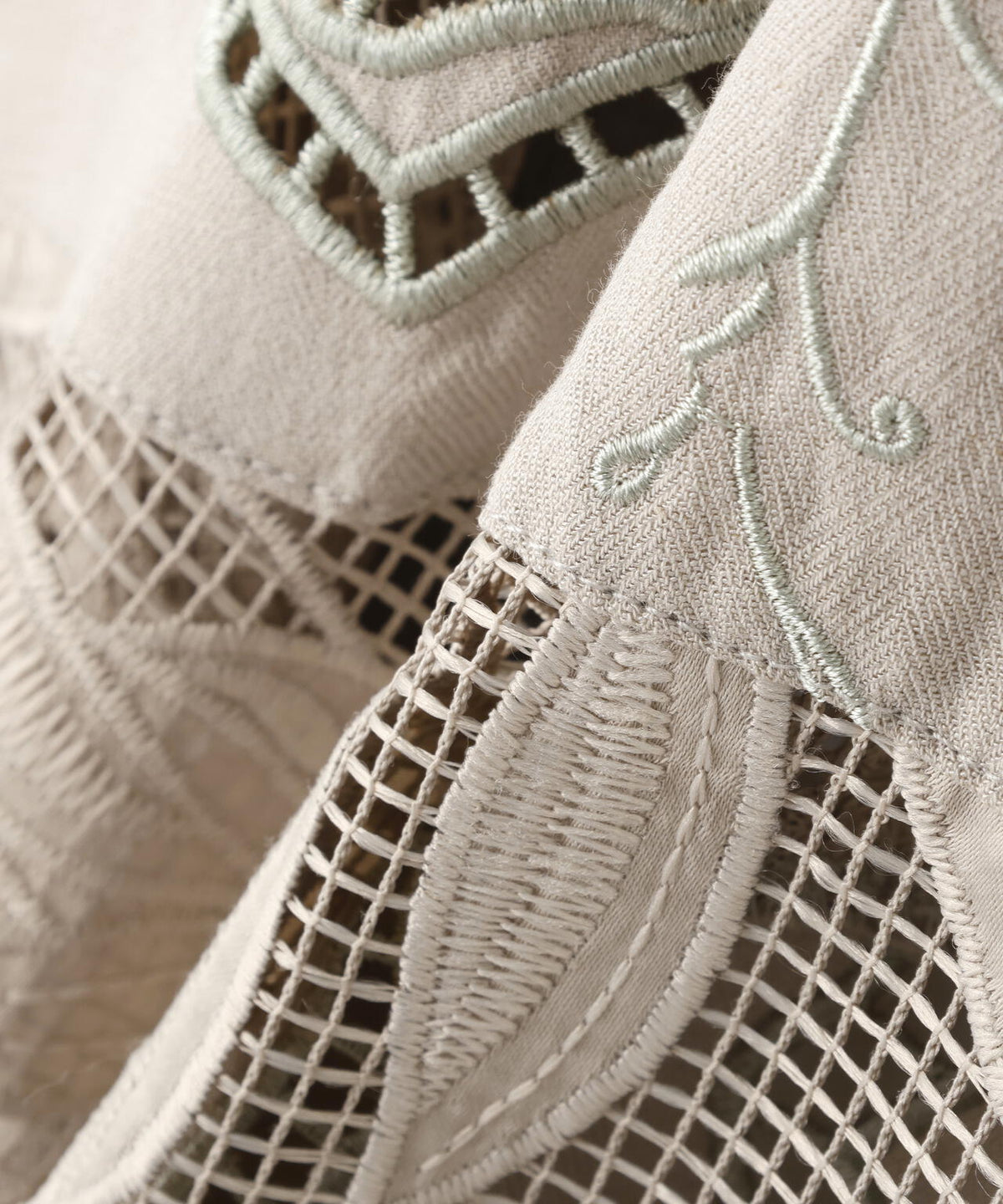 AULA AILA/アウラアイラ/CUTWORK EMBROIDERED SHIRT