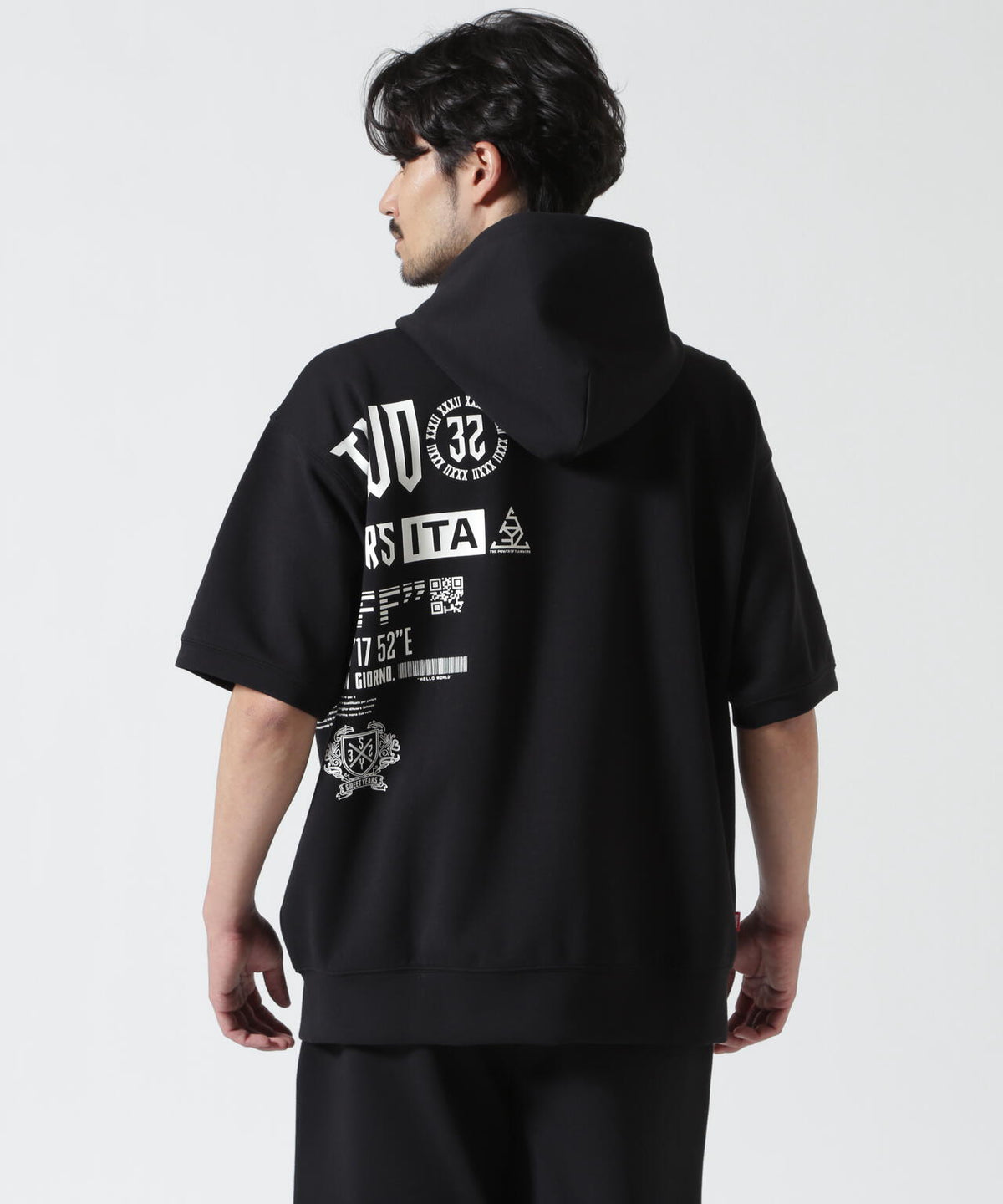 Height 178 Chest 92 Waist 76 hips 95 Shoes 27.0 着用サイズ:L